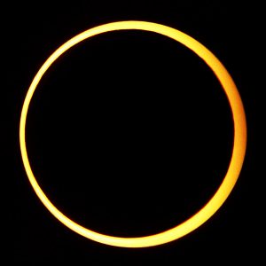 Halkalı Güneş Tutulması (Kaynak http://earthsky.org/tonight/african-solar-eclipse-on-september-1-2016)